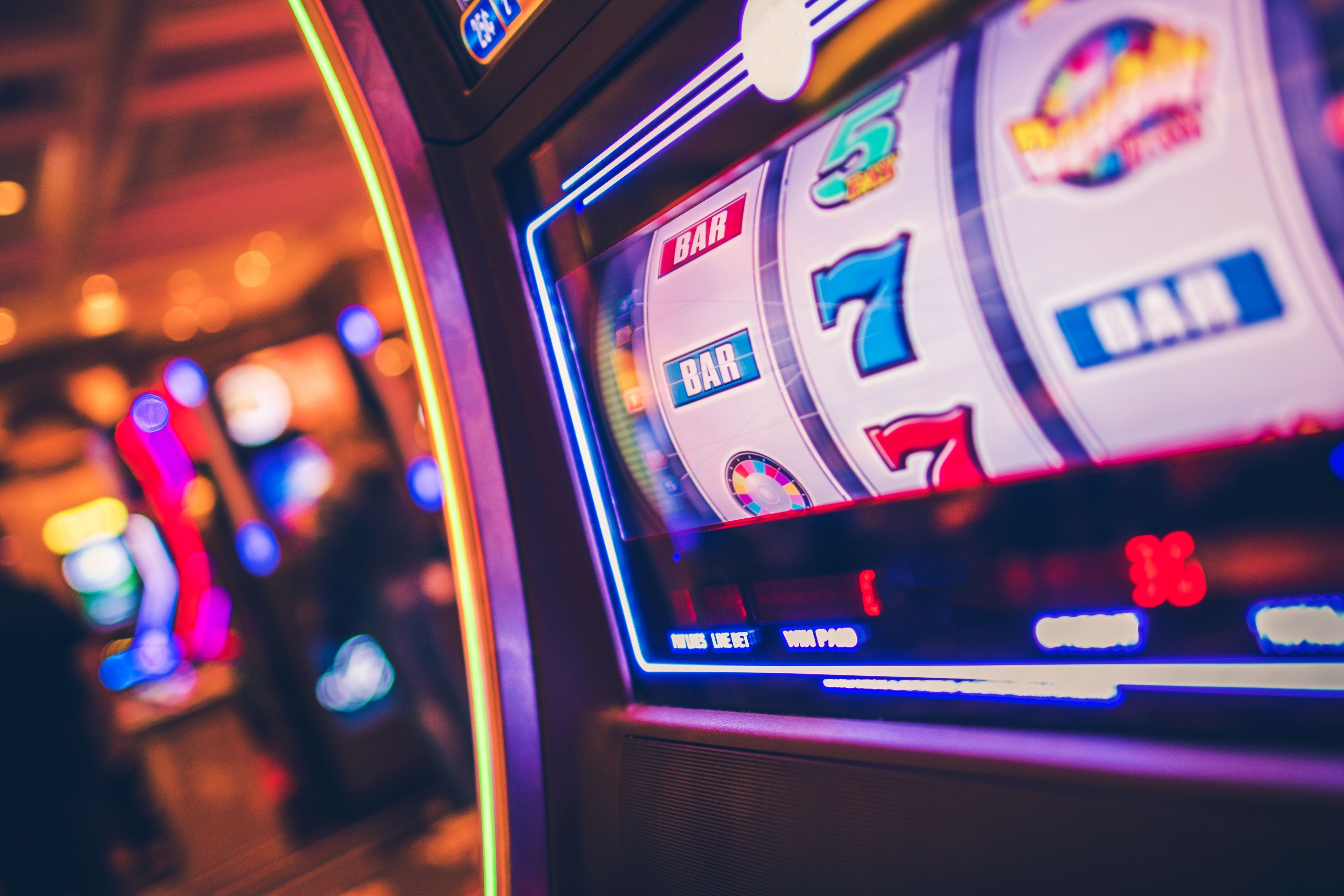 Live dealer roulette game streaming on mobile